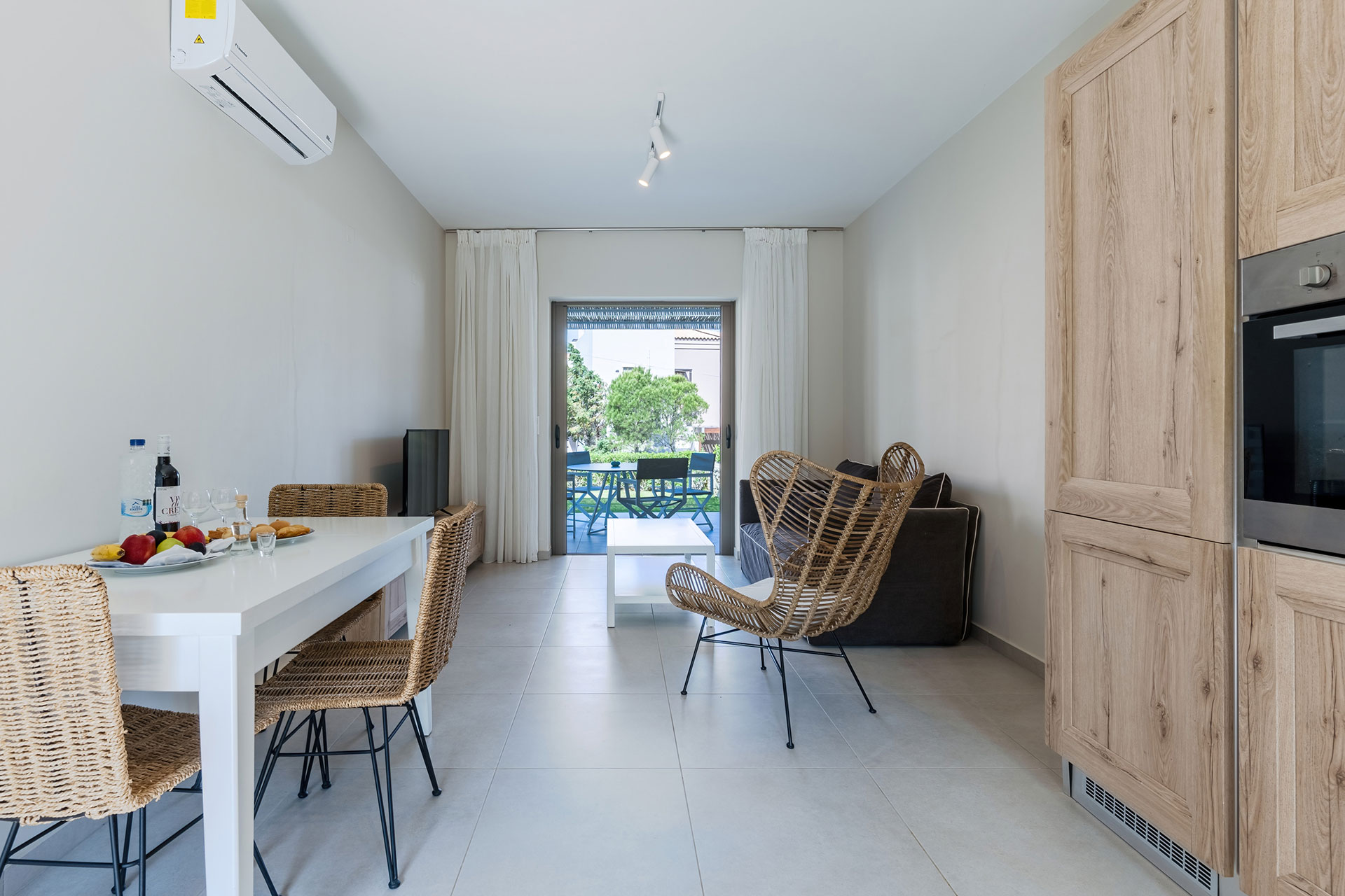 apartment room with kitchen and living room in an one bedroom apartment in plakias, rethymno, crete