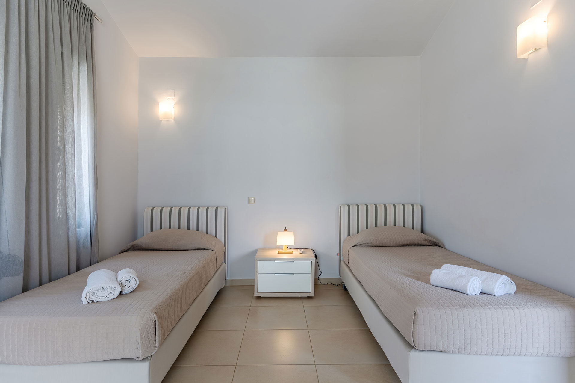 bedroom with two single beds in a three bedrooms villa with sea view in plakias, rethymno, crete